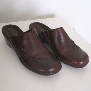Clarks bendables Womens Brown Leather Mules w/ 2" Block Heels - Size 9.5M